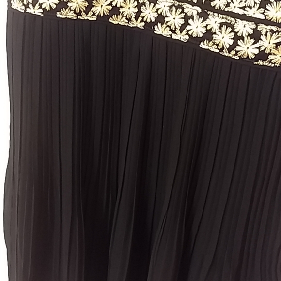 Dress - Picture 4 of 5